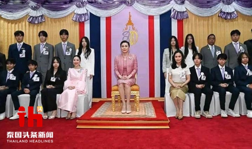 果博东方福布斯公司泰国王后亲临泰国冰球锦标赛决赛并颁发奖杯(图2)